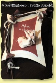Babyhand- und Babyfuß-Abformung bemalt und gestalterisch ergänzt